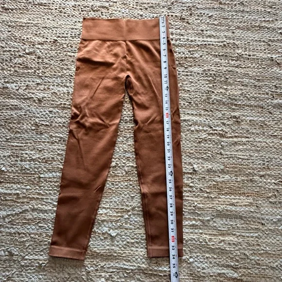 Women's Set of Black and Brown Ribbed Leggings - Picture 6 of 7